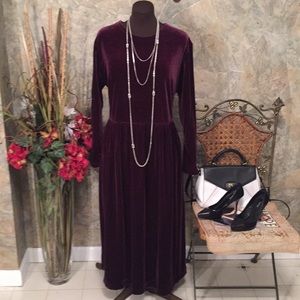 Jacqueline ferrar 🌹Stunning long sleeve dress